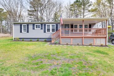 Hus på landet Toano Home W/ Screened Porch: Steps To Lake!