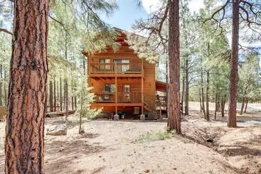 コテージ Tranquil Heber Overgaard Cabin W/ Decks & Grill!