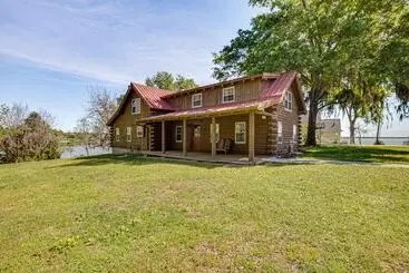 Landhus Waterfront Livingston Log Cabin W/ Private Dock!