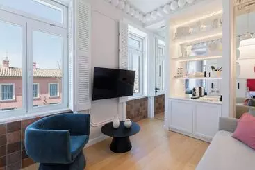 هتل آپارتمان Agora Suites