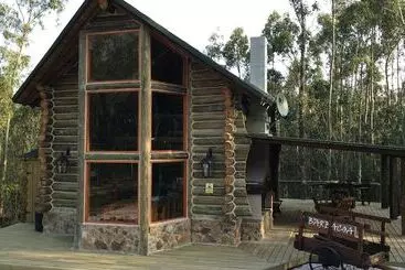 Mökkimajoitus Damiro