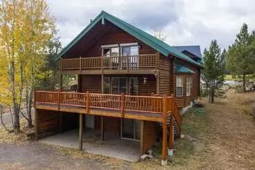 Mökkimajoitus Grand Point Lodge