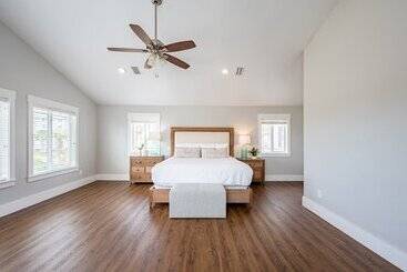 کلبه Harborside By Avantstay Expansive Destin Retreat