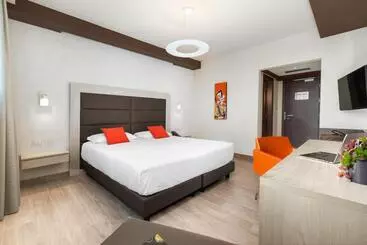 Hotel B