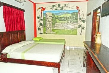 هتل & Hostal Yaxkin Copan