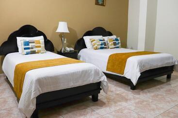 Hotel Puerta Del Sol