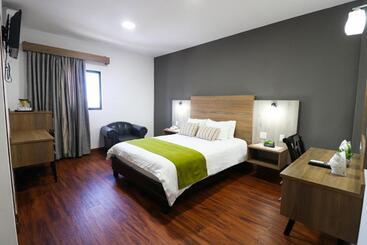 Hotel Puerta Del Sol