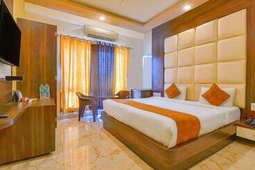 ホテル Mangal Residency Rooftop Pool