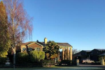 Cambridge Mews Motel