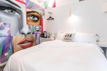 Hotel Ibis Styles Lausanne Center Mad House