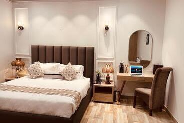 ホテル Elegance Regency