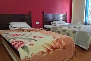 هتل Holidays Inn   A Family Running Guest House