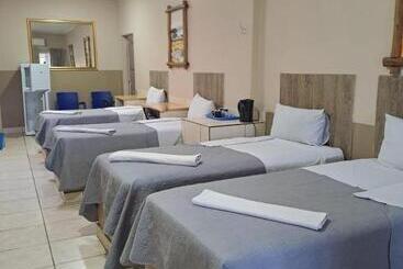 Pensjonat Sleep N Go Guesthouse