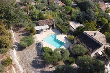 ベッドアンドブレックファースト La Tousque