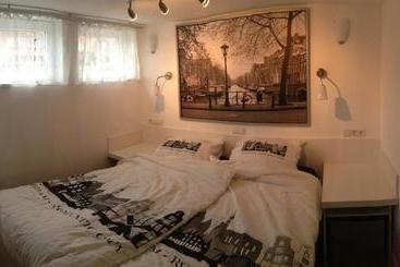 B&b Houseboat Between Amsterdam Windmills