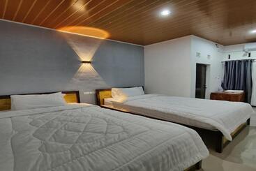 בית מלון כפרי Oyo 93709 Rose Inn 2