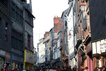 پانسیون Atelier D Art Saint Leonard