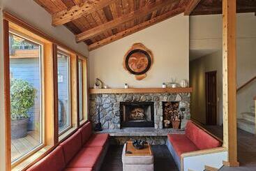 צימר Snug Harbour Inn