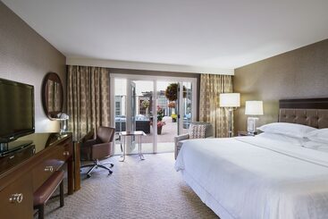 호텔 Red Deer Resort & Casino