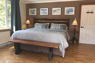 מוטל Canadian Rockies Inn Adults Only