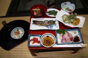 Bed and Breakfast Minshuku Yomoshirou