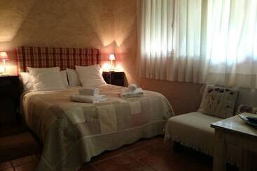 Hotel El Bosque De La Herrezuela