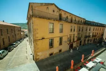 Albergue Santa Ana   Hostel