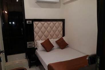 Hotel Karishma Dadar