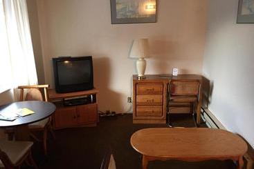 Chris By The Sea Motel