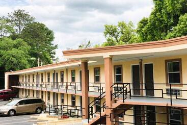 モーテル OYO Hotel Tallahassee Downtown