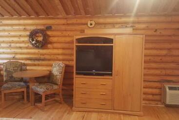 Riverfront Motel & Cabins