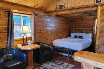 Riverfront Motel & Cabins