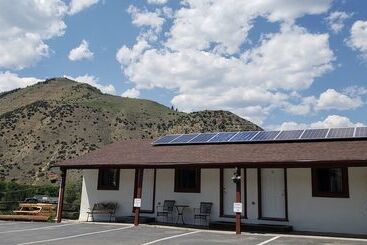 Canyon Motel Near Rocky Mountain National Park