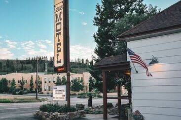 Canyon Motel Near Rocky Mountain National Park
