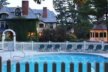 Hotelli Stonehurst Manor Including Breakfast And Dinner