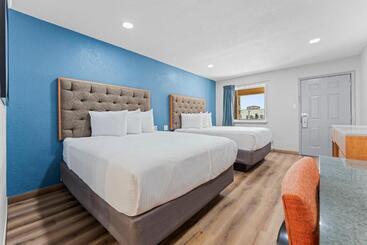 מוטל Econo Lodge Inn & Suites