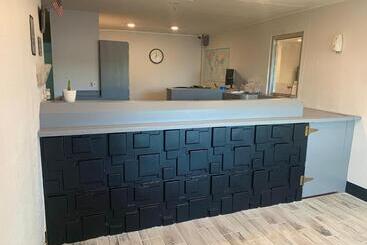 فندق على الطريق Rodeway Inn