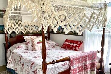 The Bella Ella Bed And Breakfast