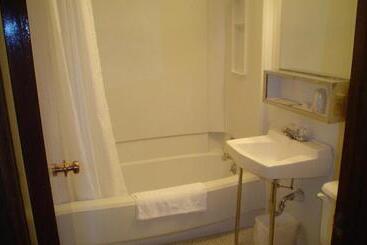 בית מלון כפרי Old National