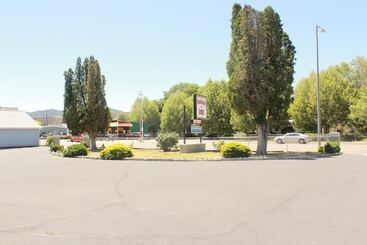 فندق على الطريق Budget Inn  Yreka