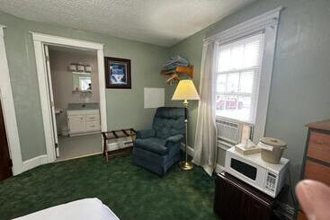 모텔 The Colonial Inn & Creamery