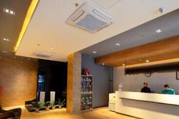 هتل Jinjiang Inn Wuhan Zhonghua Road Huanghelou Branch