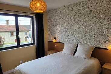 ペンション Gite Eugenie Dans Les Remparts