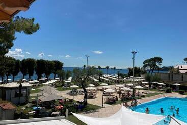 Happy Hotel Atelier Gardone Riviera Centro & Spa