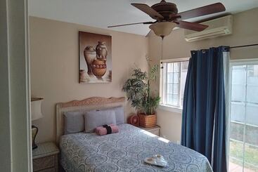 هاستل Robbins Estate