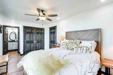 קוטג'' Arkansas Retreat W/ Deck, Fire Pit & Mtn Views!