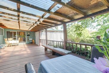 Auburn Cottage W/ Patios & Garden   3 Mi To Town!