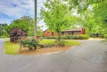 Mökkimajoitus Charming Woodland Home, 12 Mi To Big Lazer Creek!