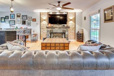 별장 Chic Asheville House W/ Koi Pond: 5 Mi To Downtown