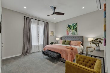 The Bentley Hotel   Palm Room   Hill Country View